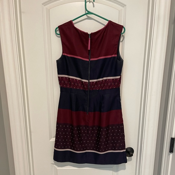 LOFT Sleeveless, Beautiful, A-Line Dress, Navy & Burgundy Design - Picture 5 of 6